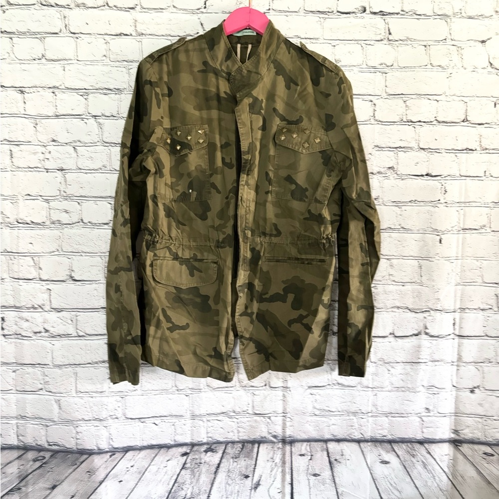 MAURICES. Camo jacket.Size M